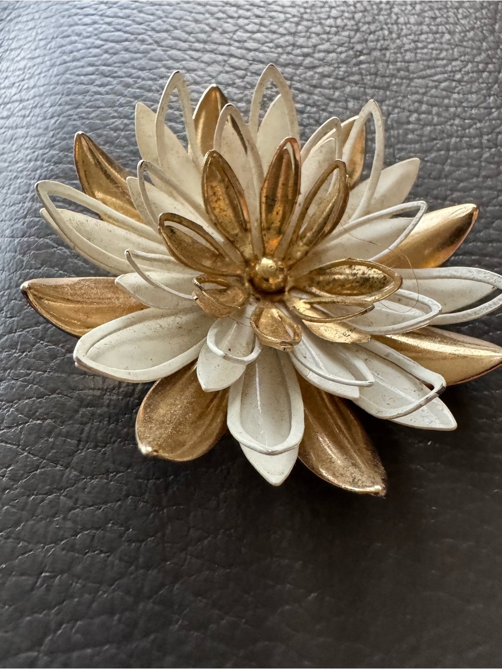 Sarah Coventry Vintage Gold and White Floral Brooch
